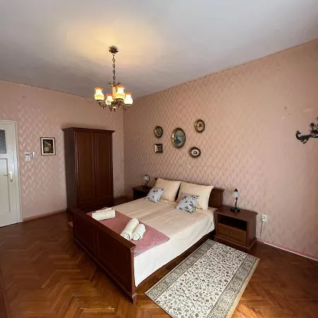 Maris Apartment *